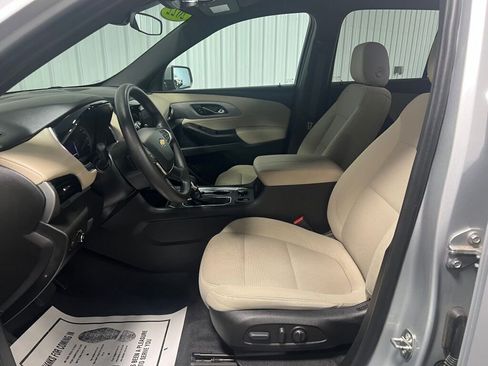 Used 2022 Chevrolet Traverse LS image 5
