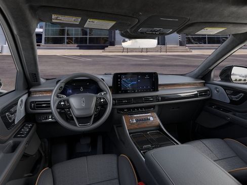 Used 2025 Lincoln Aviator Black Label AWD/4WD image 9
