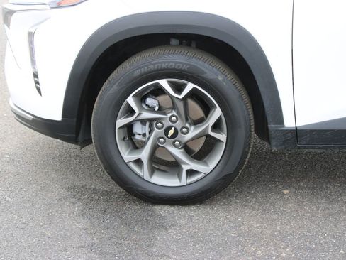 Used 2025 Chevrolet Trax LT image 17