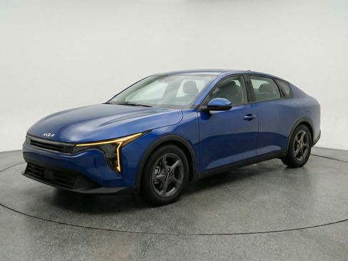 Used 2025 Kia K4 LXS FWD image 3