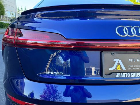 Used 2022 Audi e-tron Premium w/ Convenience Plus Package AWD/4WD image 16