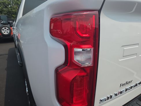 Used 2021 Chevrolet Silverado 2500 High Country w/ Technology Package AWD/4WD image 13