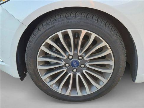 Used 2017 Ford Fusion SE w/ Fusion SE Technology Package AWD/4WD image 10