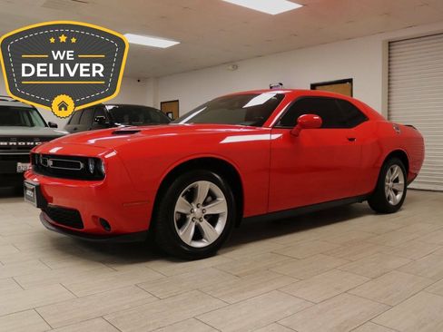 Used 2023 Dodge Challenger SXT RWD image 2