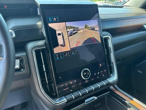 Used 2026 GMC Yukon Denali w/ Sun & Power Step Package AWD/4WD image 34