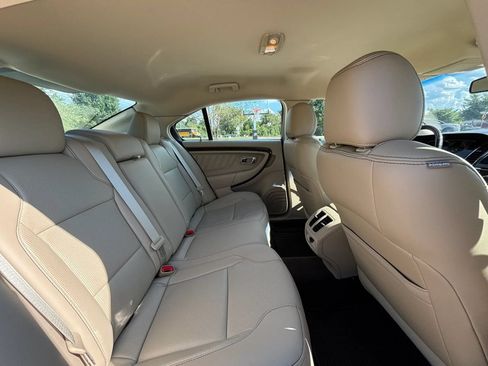 Used 2013 Ford Taurus Limited FWD image 15