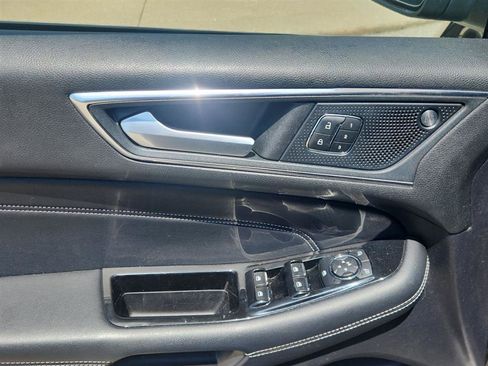 Used 2019 Ford Edge Titanium w/ Equipment Group 301A AWD/4WD image 15