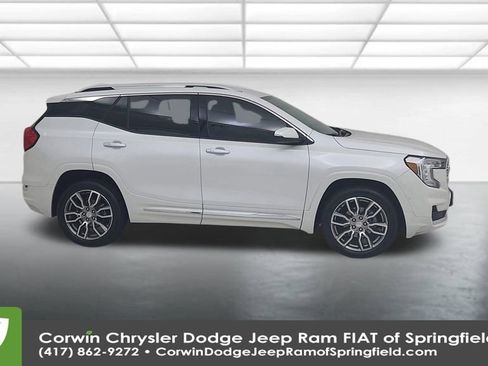 Used 2024 GMC Terrain Denali w/ Denali Premium Package image 17