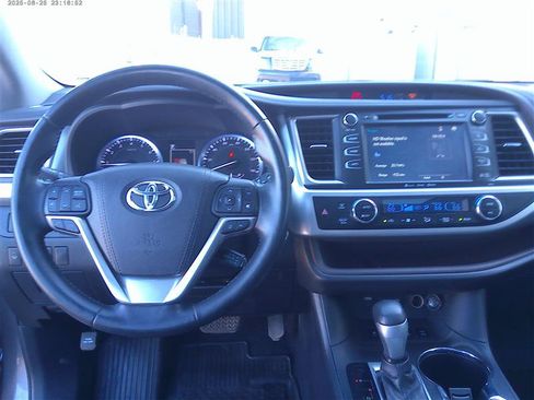 Used 2017 Toyota Highlander XLE w/ Protection Package #3 AWD/4WD image 12