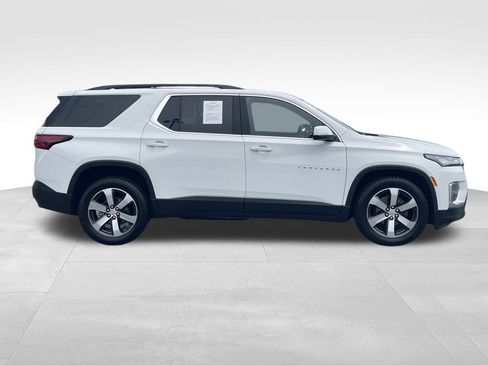 Used 2023 Chevrolet Traverse LT w/ LT Premium Package AWD/4WD image 2