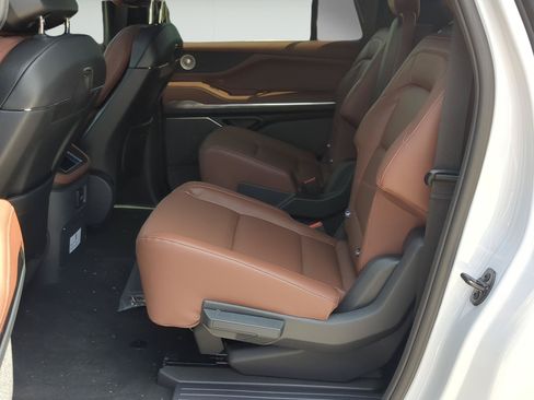 New 2026 Lincoln Navigator L Reserve AWD/4WD image 19