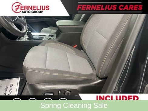 Used 2021 Chevrolet Traverse LT FWD image 40
