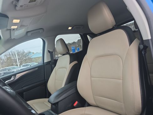 Used 2021 Ford Escape Titanium image 12