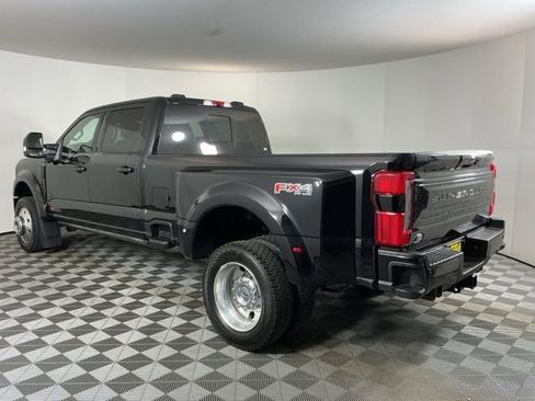 Certified 2025 Ford F450 Platinum w/ FX4 Off-Road Package image 6