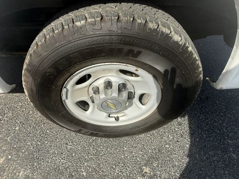 Used 2013 Chevrolet Express 2500 RWD image 16