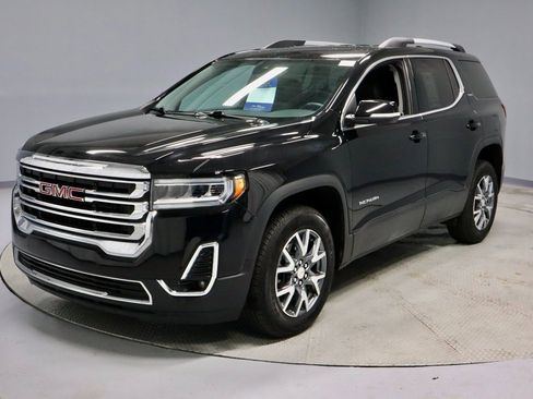 Used 2023 GMC Acadia SLT w/ LPO, Floor Liner Package image 9