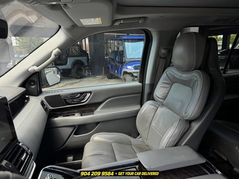 Used 2018 Lincoln Navigator L Select w/ Technology Package RWD image 17