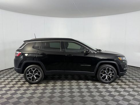 Used 2025 Jeep Compass Limited AWD/4WD image 5