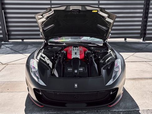 Used 2021 Ferrari 812 GTS RWD image 18