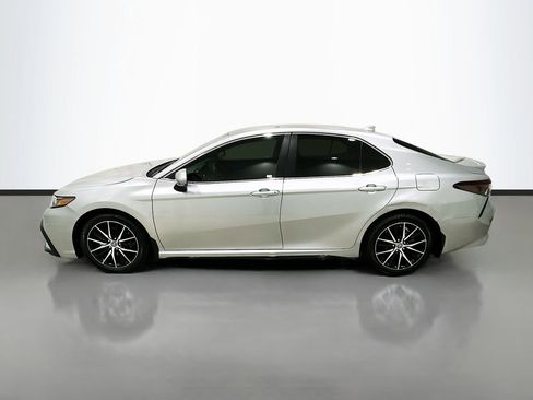 Used 2024 Toyota Camry SE FWD image 4