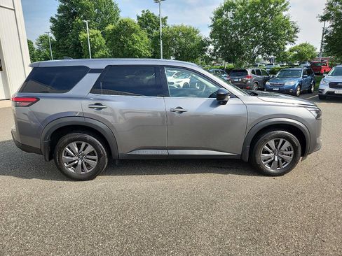 Used 2024 Nissan Pathfinder S AWD/4WD image 7
