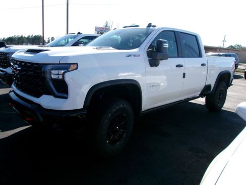 New 2026 Chevrolet Silverado 2500 ZR2 image 12