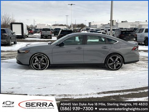 Used 2023 Honda Accord Sport image 2