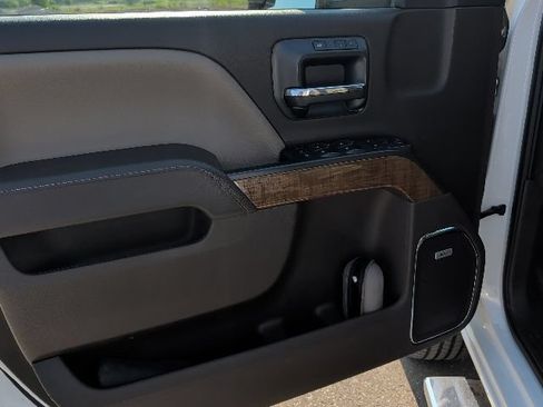Used 2018 GMC Sierra 2500 SLT w/ Duramax Plus Package AWD/4WD image 17
