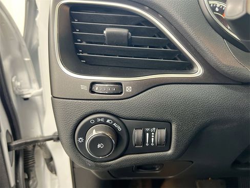 Used 2022 Jeep Cherokee Trailhawk image 17