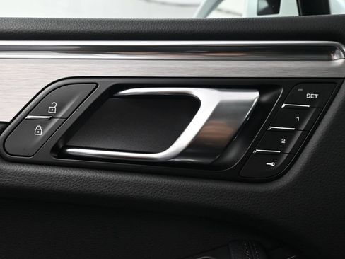 Certified 2026 Porsche Macan AWD/4WD image 18