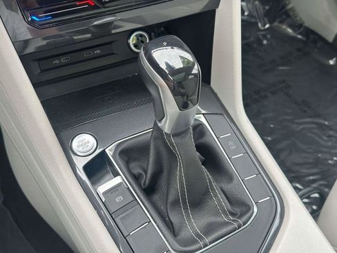 Used 2022 Volkswagen Tiguan SE w/ Panoramic Sunroof Package image 33