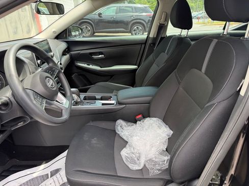 Used 2025 Nissan Sentra SV FWD image 10