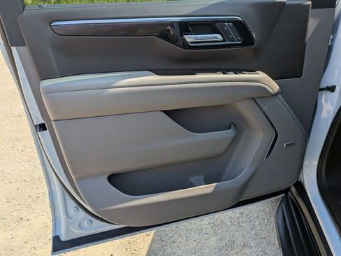 New 2026 Chevrolet Suburban LT w/ Comfort Package AWD/4WD image 8