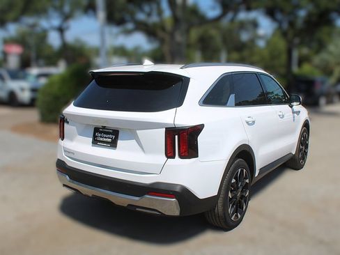 Certified 2025 Kia Sorento EX w/ Panoramic Sunroof Package FWD image 7
