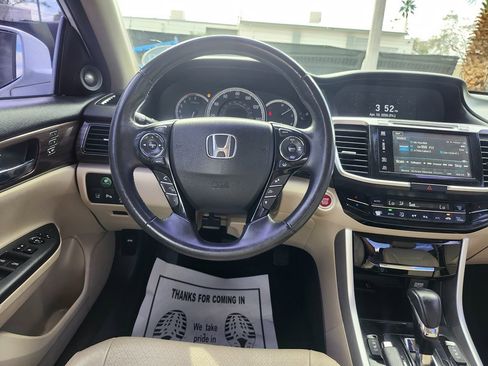 Used 2017 Honda Accord Touring image 22