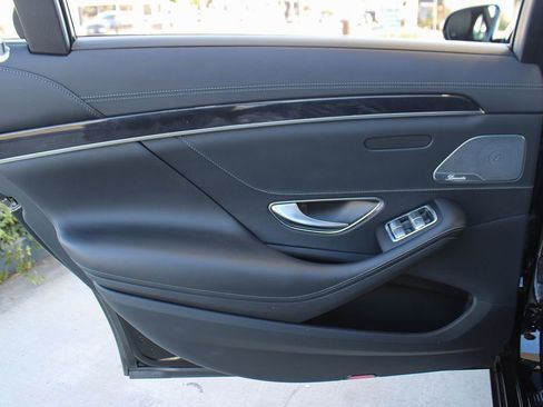 Used 2020 Mercedes-Benz S 450 4MATIC Sedan w/ Premium Package image 41