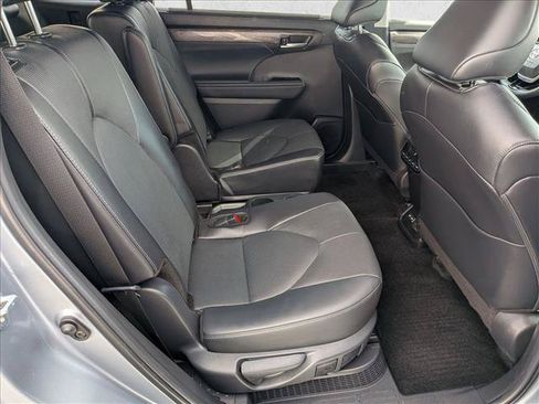 Certified 2024 Toyota Highlander Limited AWD/4WD image 20