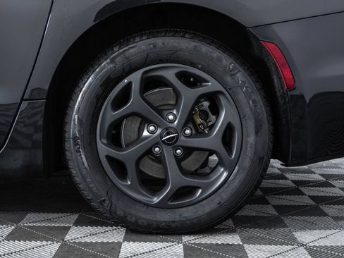 Used 2022 Chrysler Pacifica Touring-L w/ Uconnect Theater Family Group FWD image 50