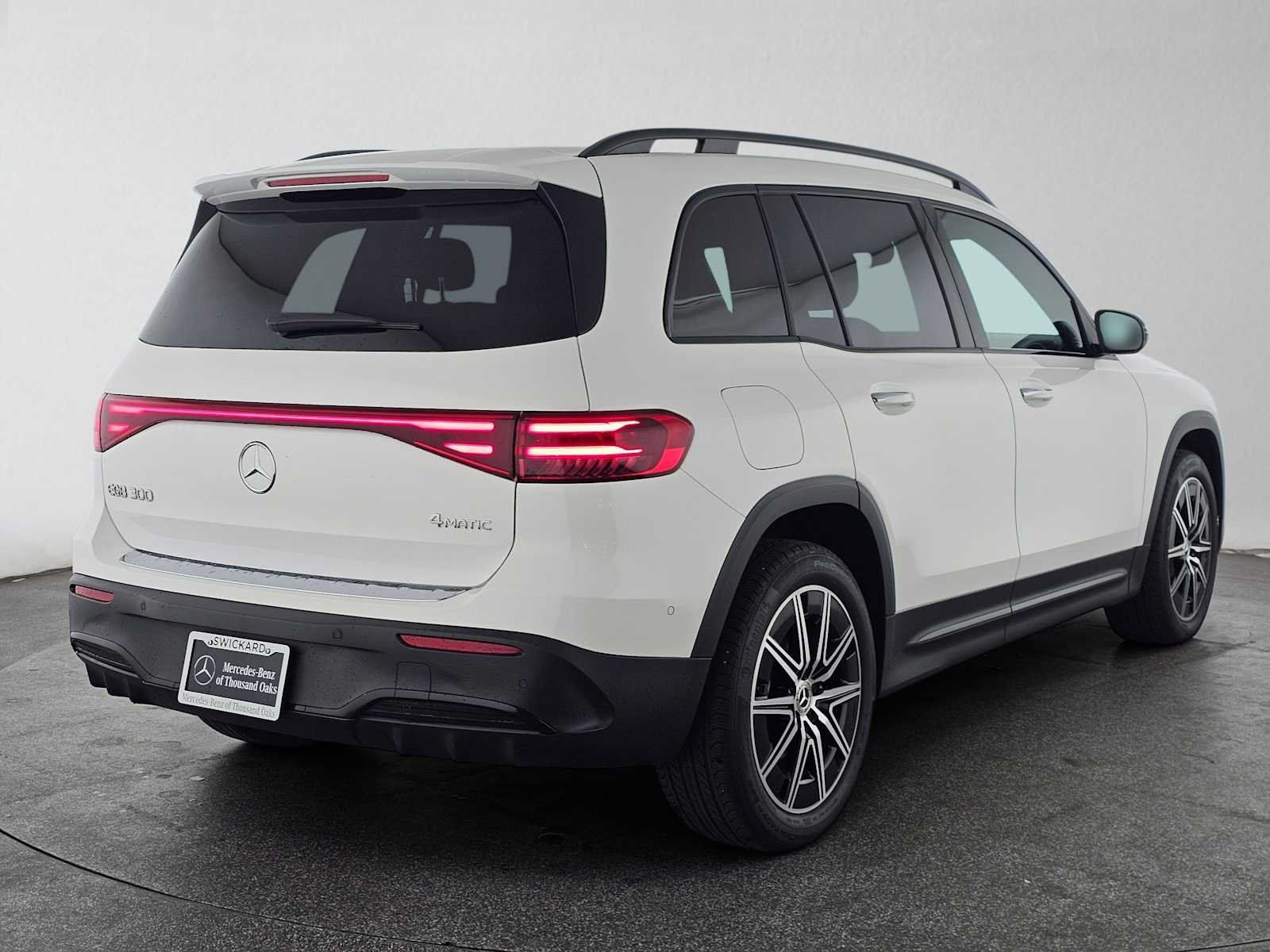 Used 2024 Mercedes-Benz EQB 300 4MATIC image 3