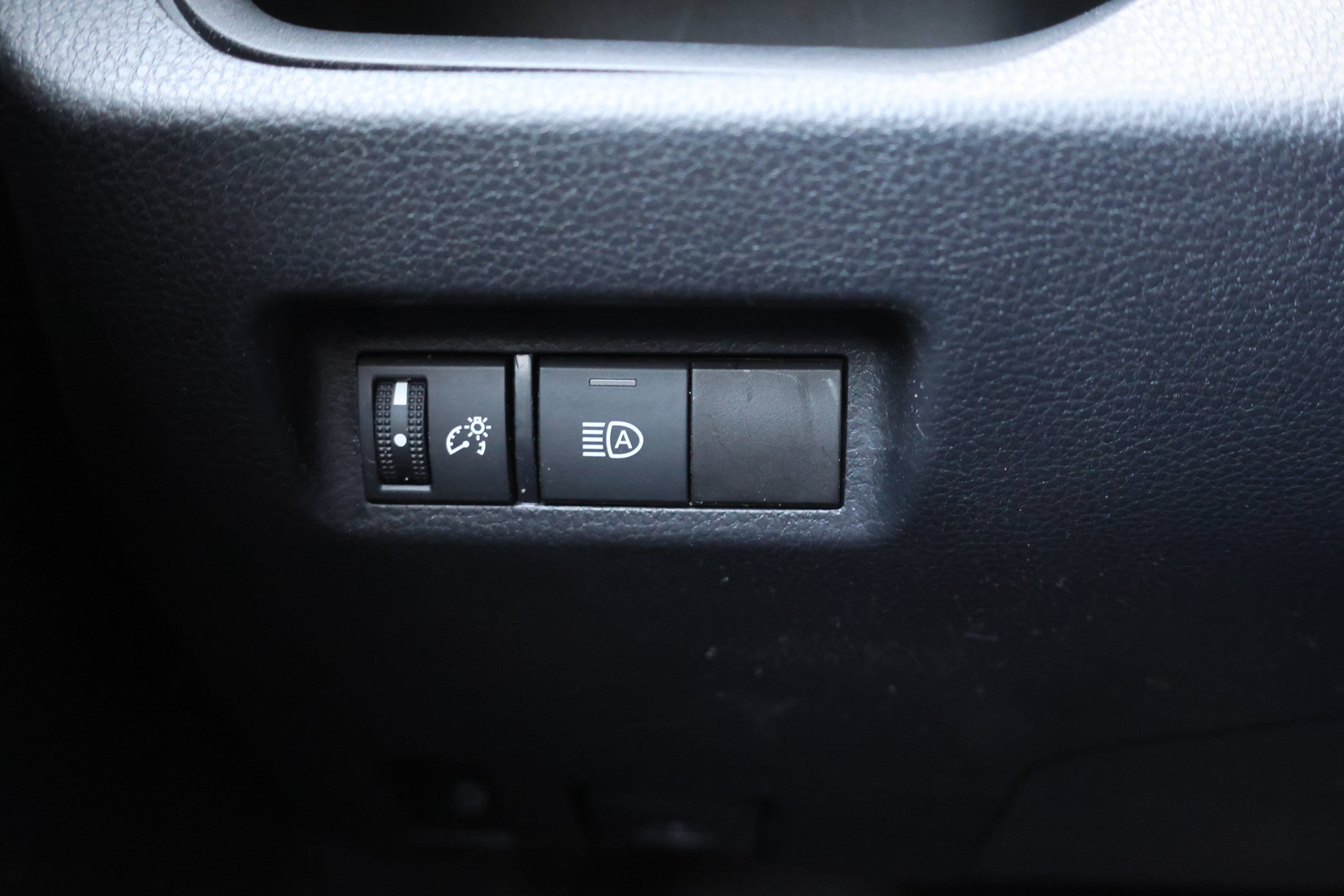 Used 2022 Toyota RAV4 LE AWD/4WD image 29