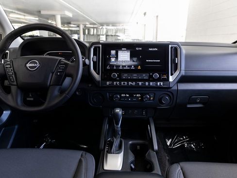 Used 2025 Nissan Frontier SV w/ SV Convenience Package RWD image 10
