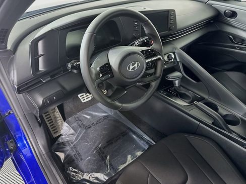 Certified 2025 Hyundai Elantra Sport FWD image 17