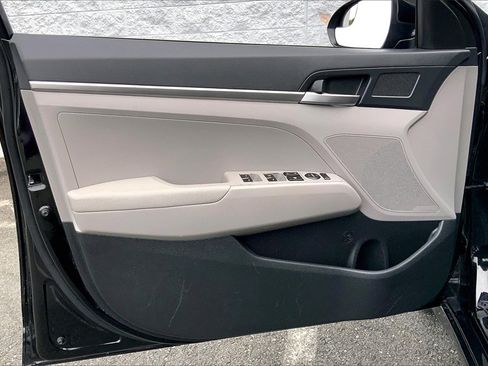 Used 2019 Hyundai Elantra SE image 25