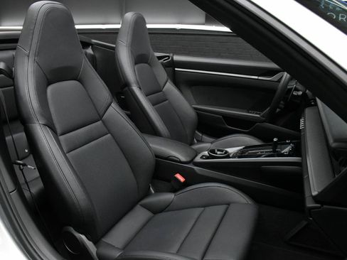 Used 2023 Porsche 911 Carrera image 42
