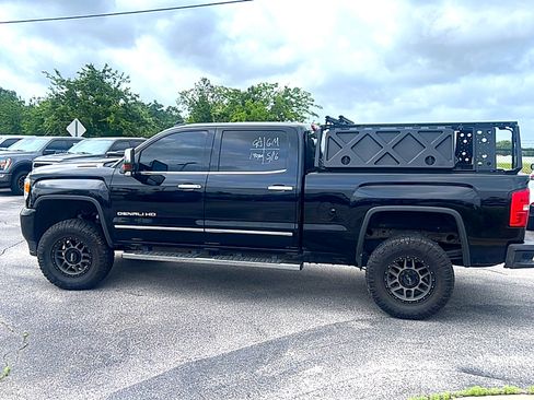 Used 2019 GMC Sierra 2500 Denali w/ Duramax Plus Package AWD/4WD image 7