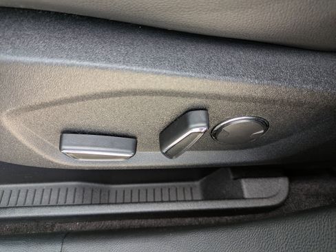 Used 2019 Ford Edge Titanium image 19