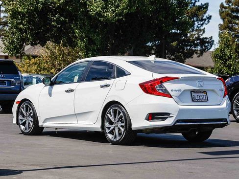 Used 2019 Honda Civic Touring image 2