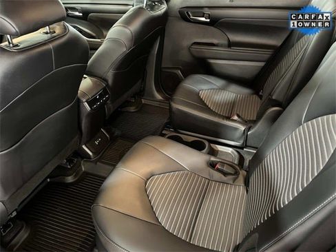 Used 2025 Toyota Highlander XSE image 18