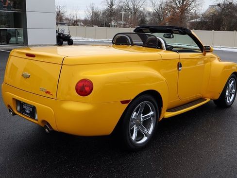 Used 2006 Chevrolet SSR w/ Preferred Equipment Group image 3