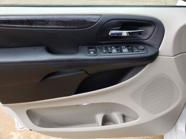 Used 2018 Dodge Grand Caravan SE w/ UConnect Hands-Free Group FWD image 11
